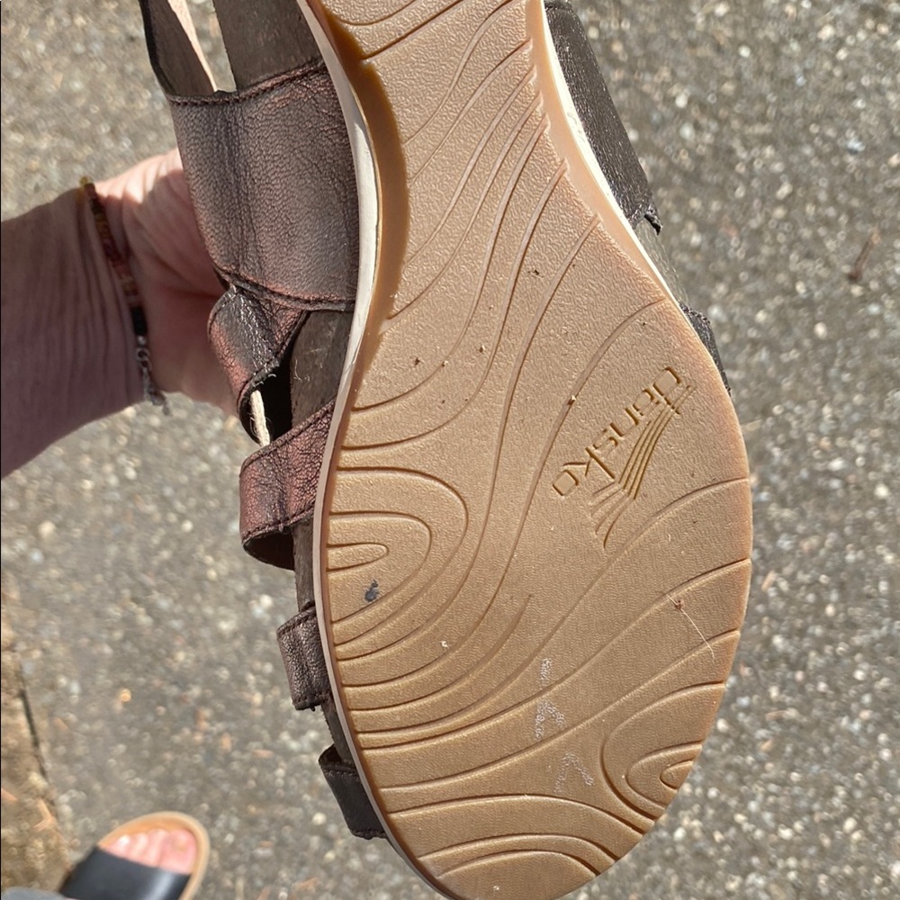 Women's Metallic Sandals - Picture 4 of 7